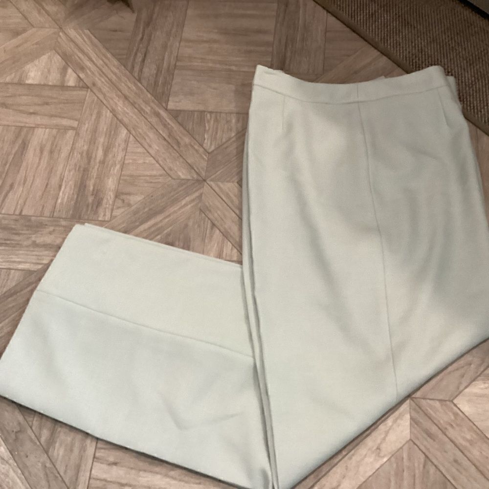NWOT. LeSuit Brand Women’s Size 18 Dress Slacks in Soft Blue Fully Lined